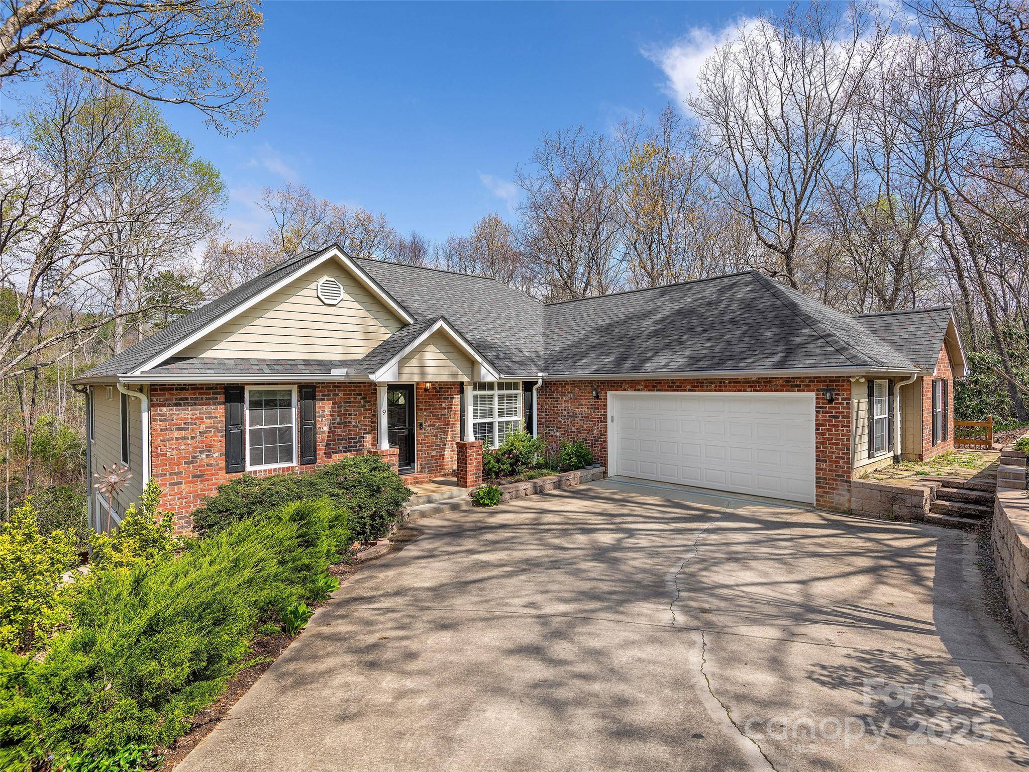 9 Kit CT, Fletcher, NC 28732