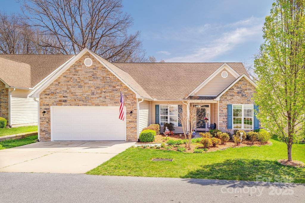 111 Eagle Creek TRL S, Flat Rock, NC 28731