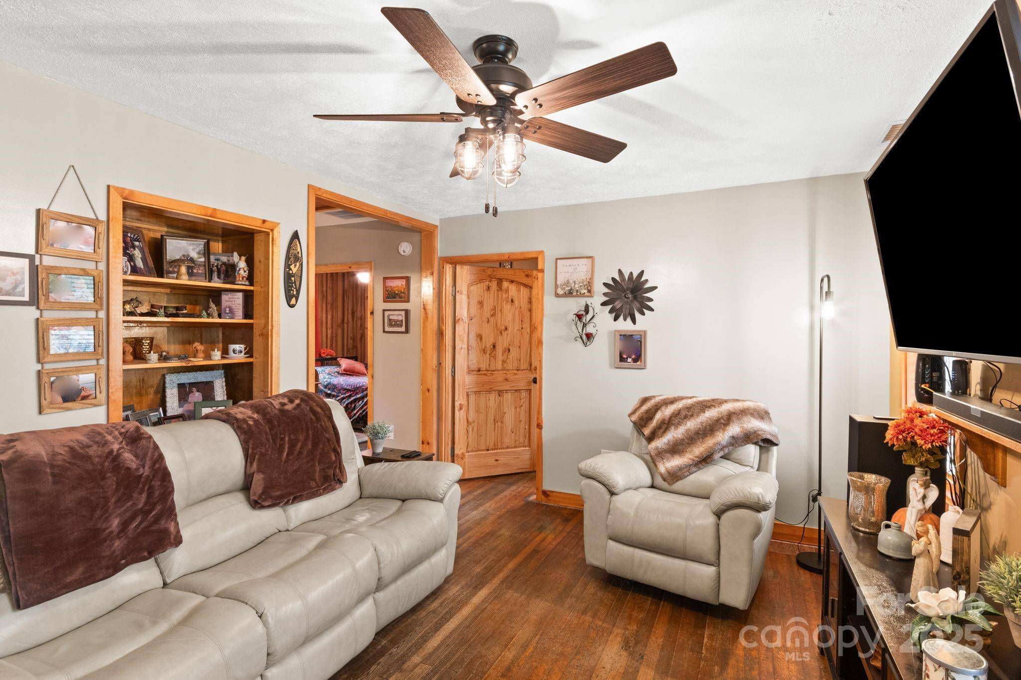 24 Enka Orchard ST, Candler, NC 28715