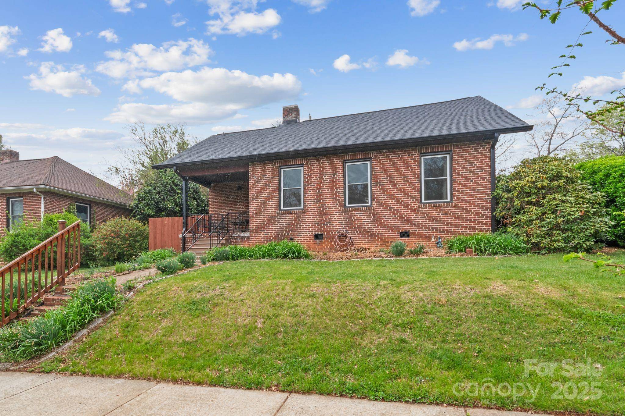 24 Enka Orchard ST, Candler, NC 28715