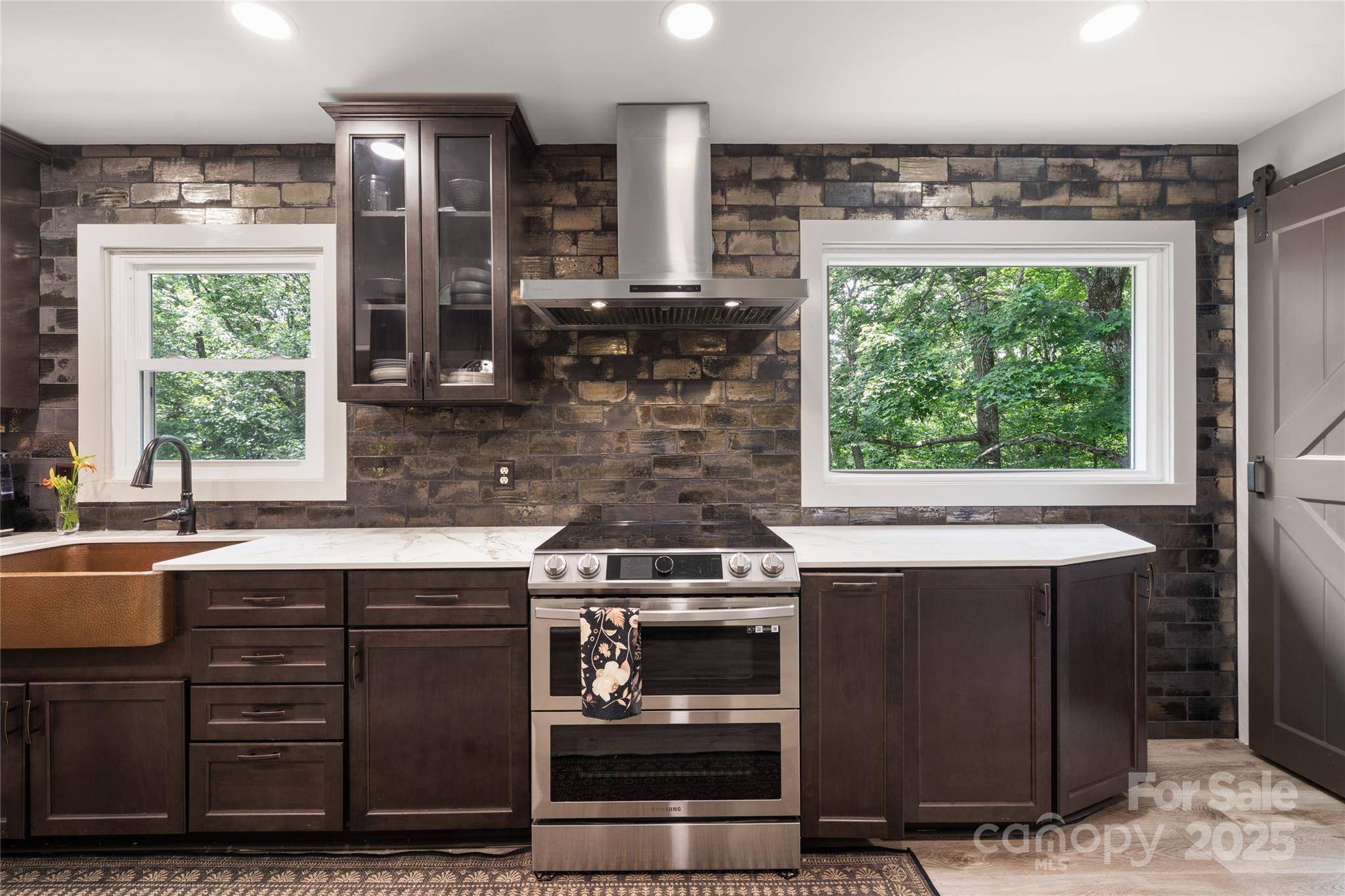 347 Park Knoll DR, Horse Shoe, NC 28742