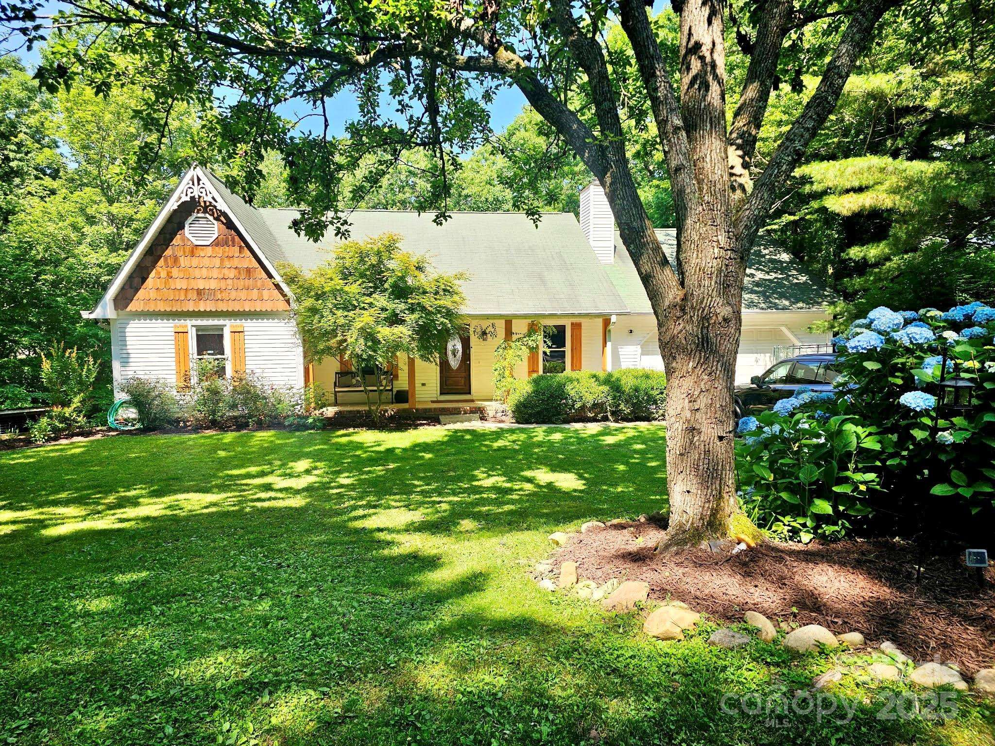 347 Park Knoll DR, Horse Shoe, NC 28742