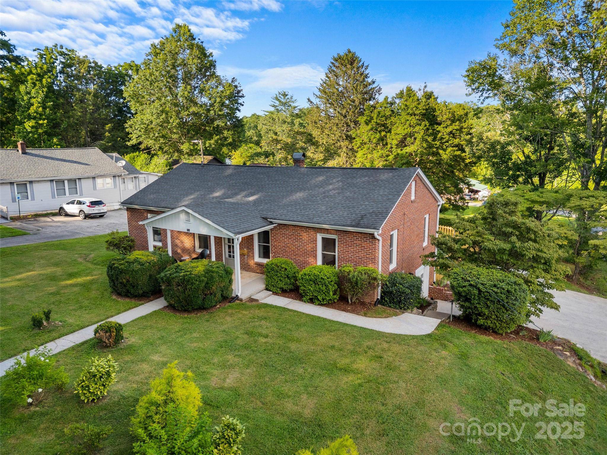 301 Carolina AVE, Brevard, NC 28712