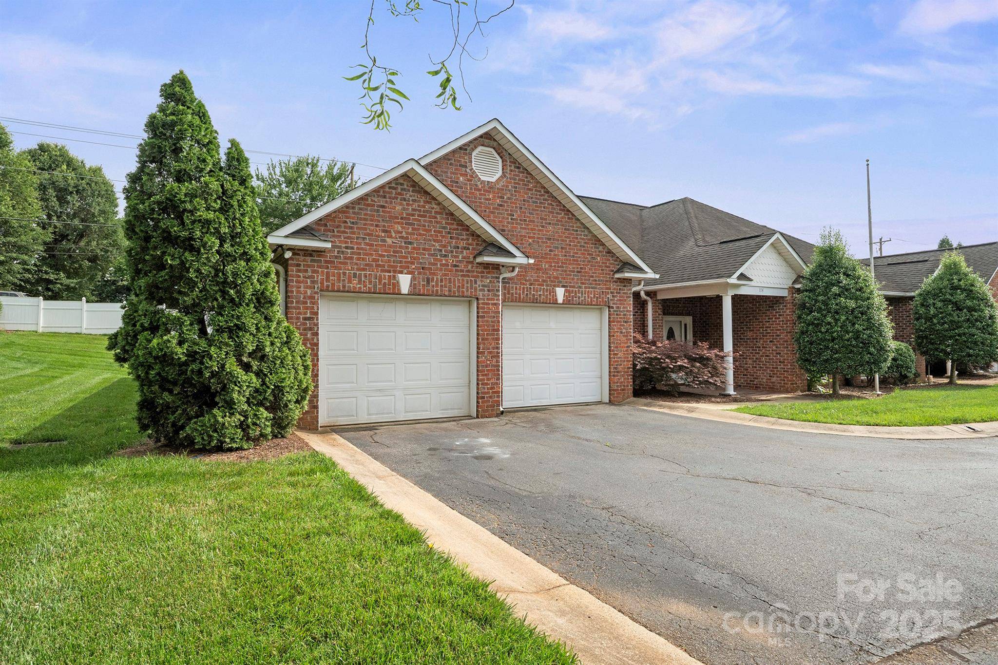 104 Mooreland DR NE, Conover, NC 28613