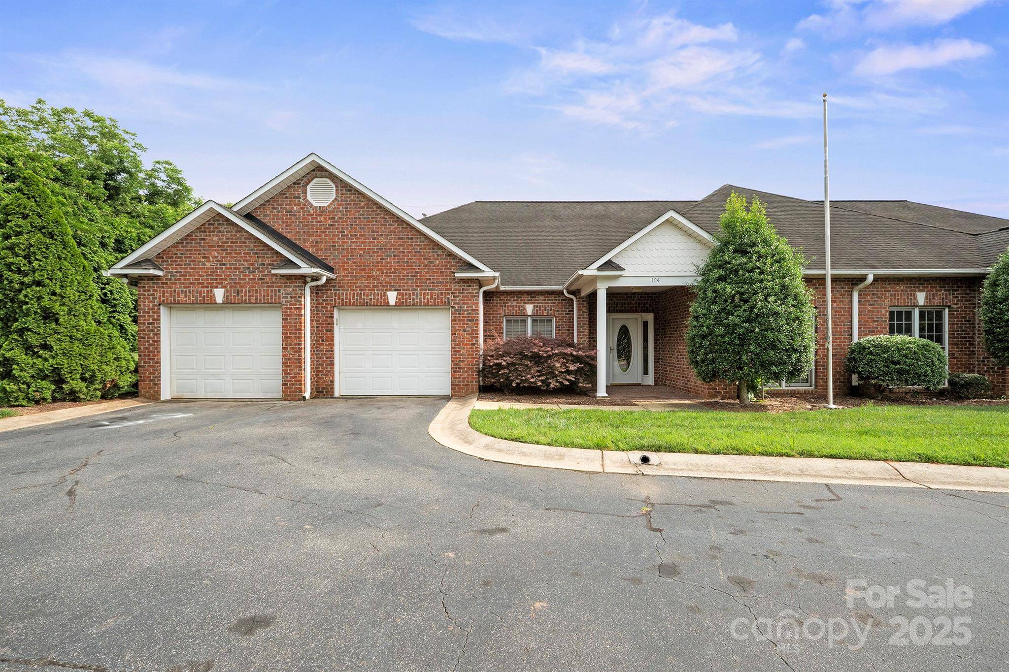 104 Mooreland DR NE, Conover, NC 28613