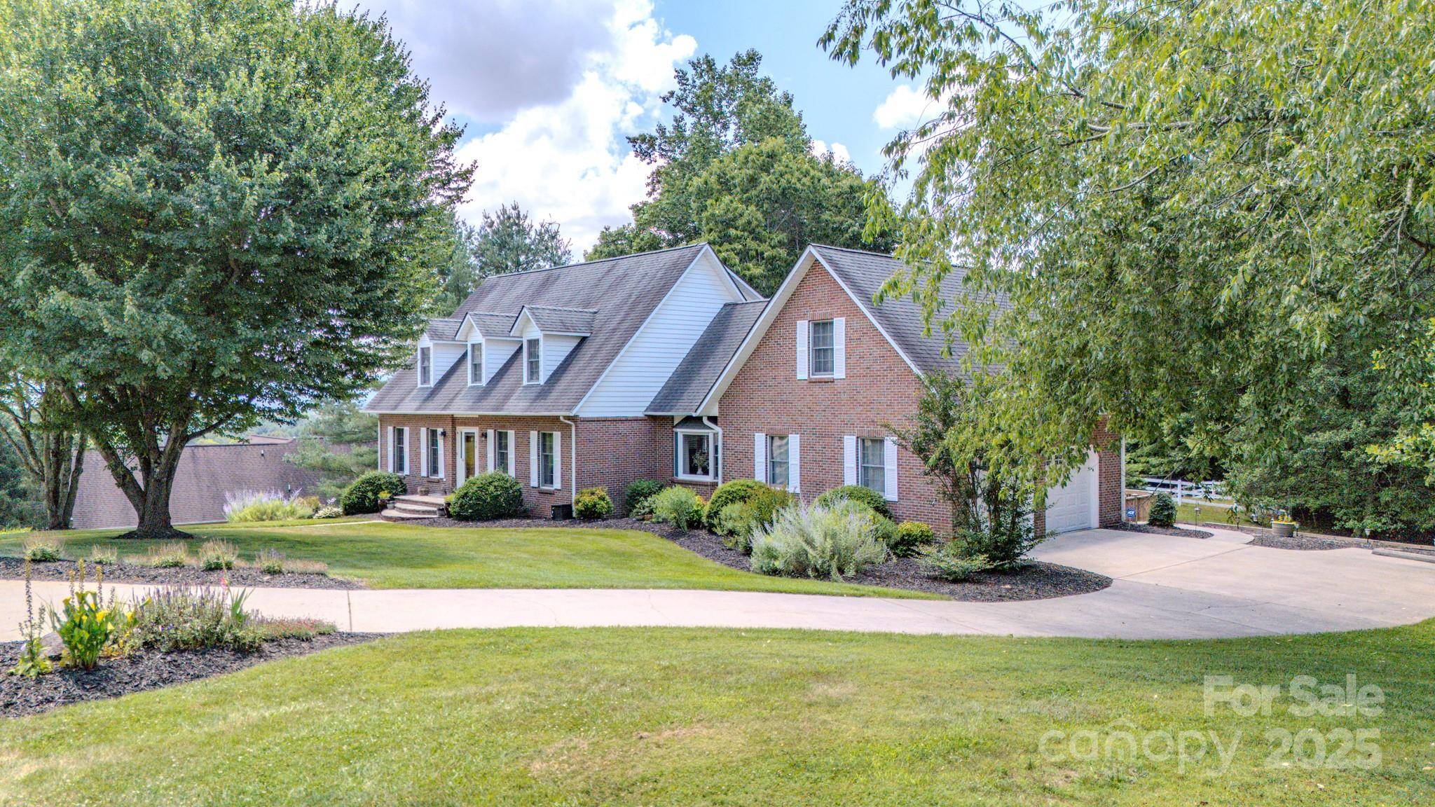 74 Challedon DR, Candler, NC 28715