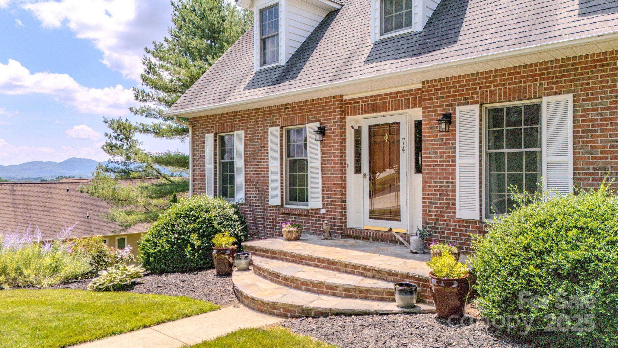 74 Challedon DR, Candler, NC 28715