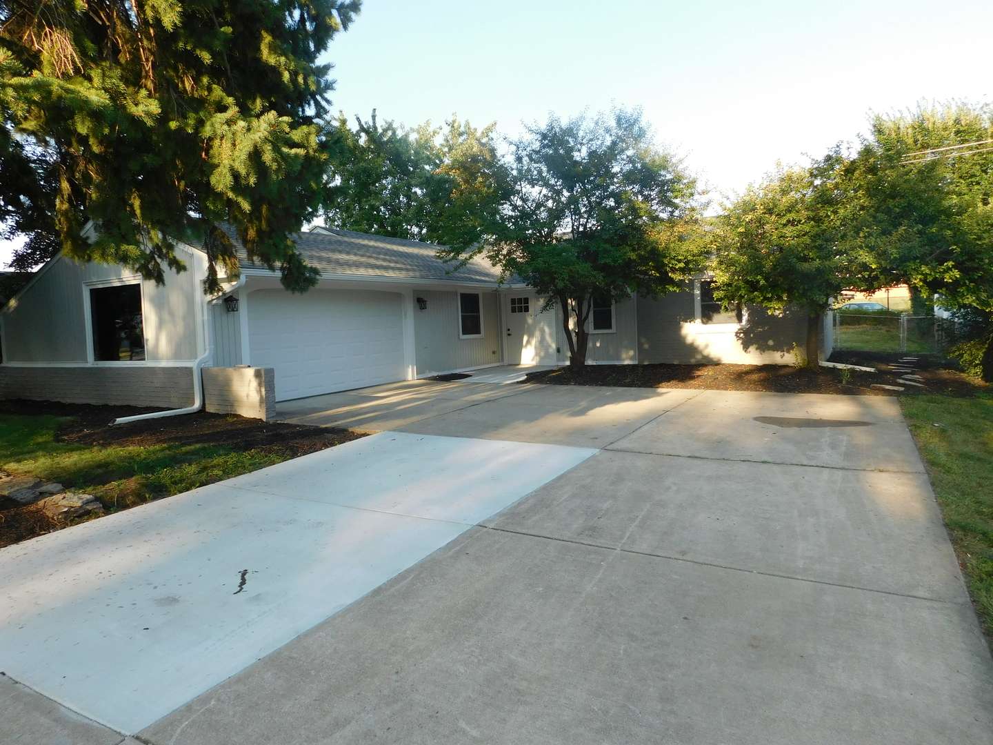 212 N Pinecrest RD, Bolingbrook, IL 60440
