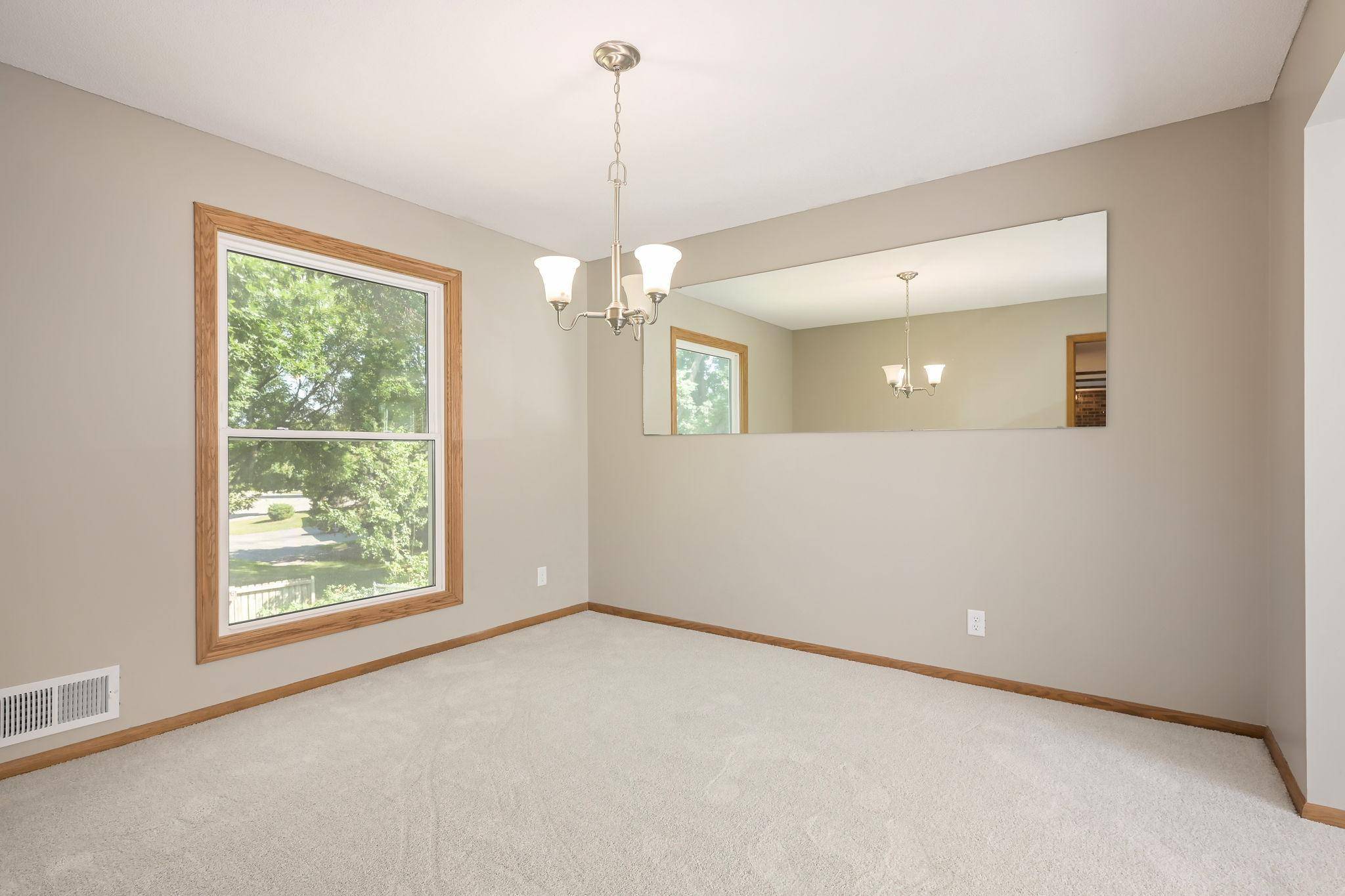 1800 James CT, Burnsville, MN 55337