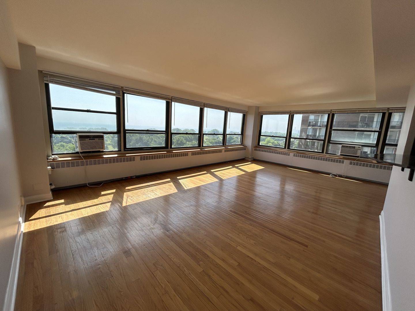 4180 N Marine DR #1105, Chicago, IL 60613