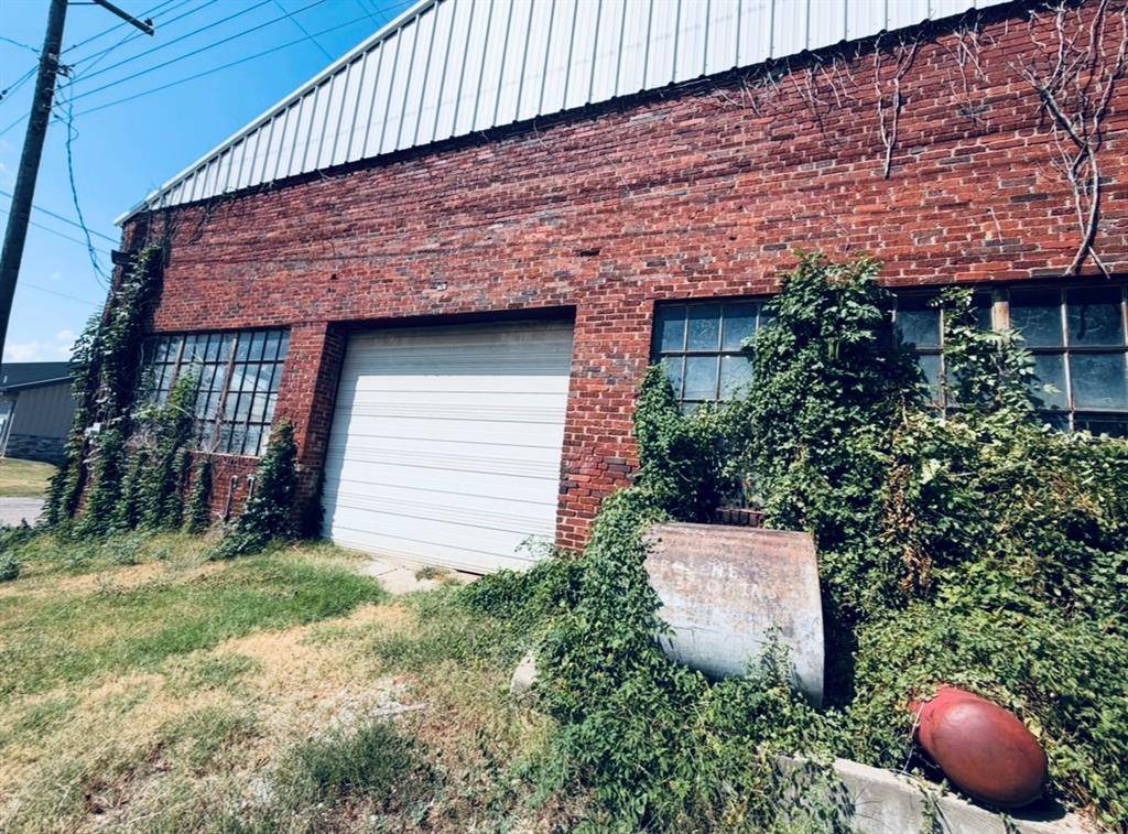 130 S Broadway ST, Konawa, OK 74849