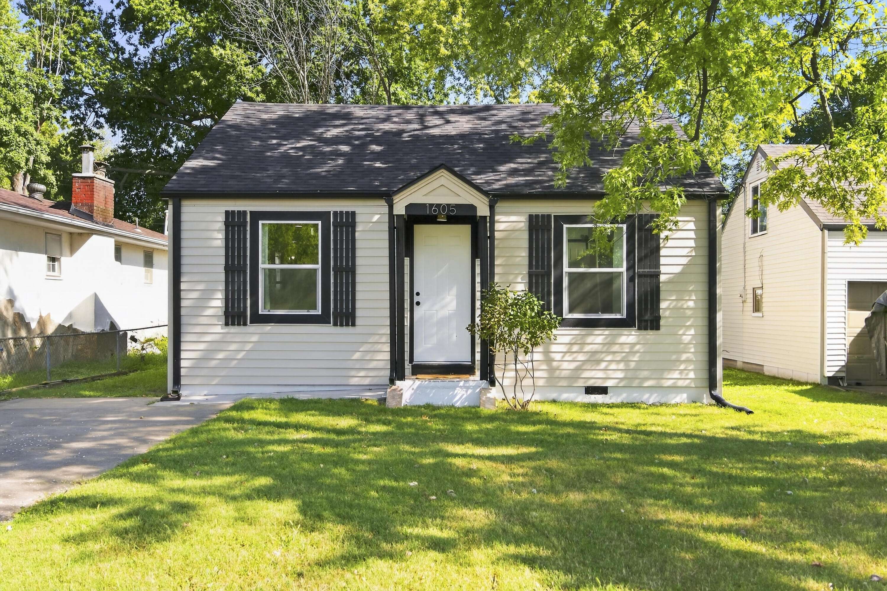 1605 E Blaine ST, Springfield, MO 65803