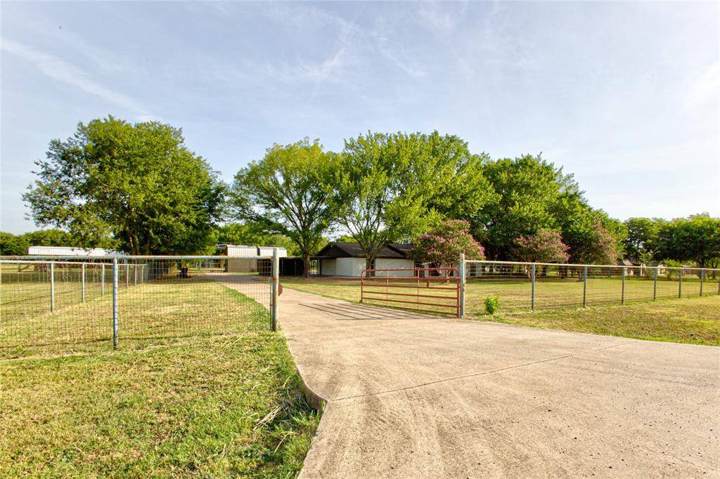 206 Americana Road, Palmer, TX 75152