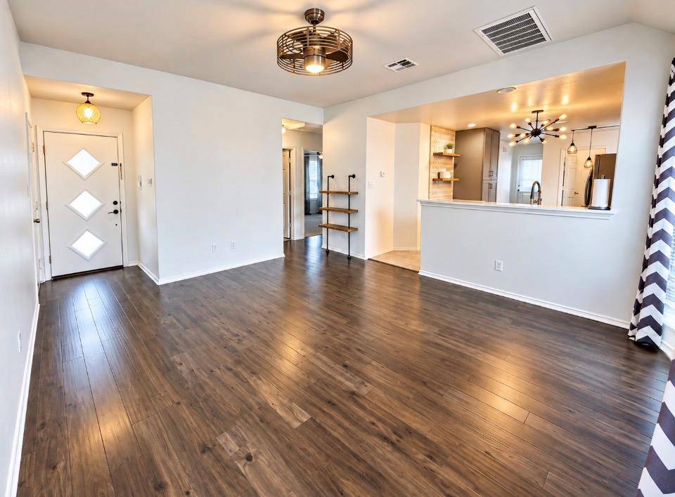 371 Housefinch LOOP, Leander, TX 78641