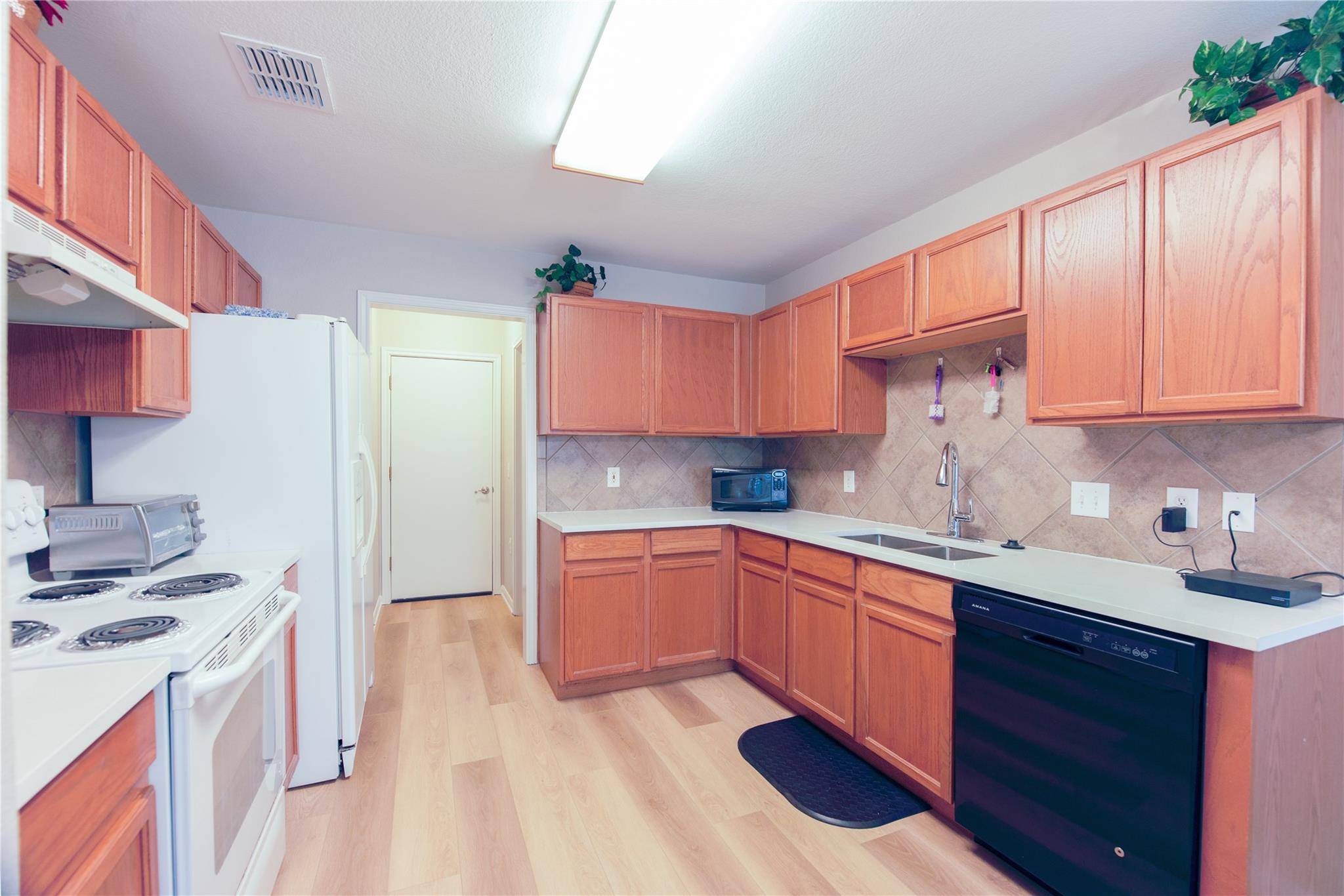 7011 Thannas WAY, Austin, TX 78744