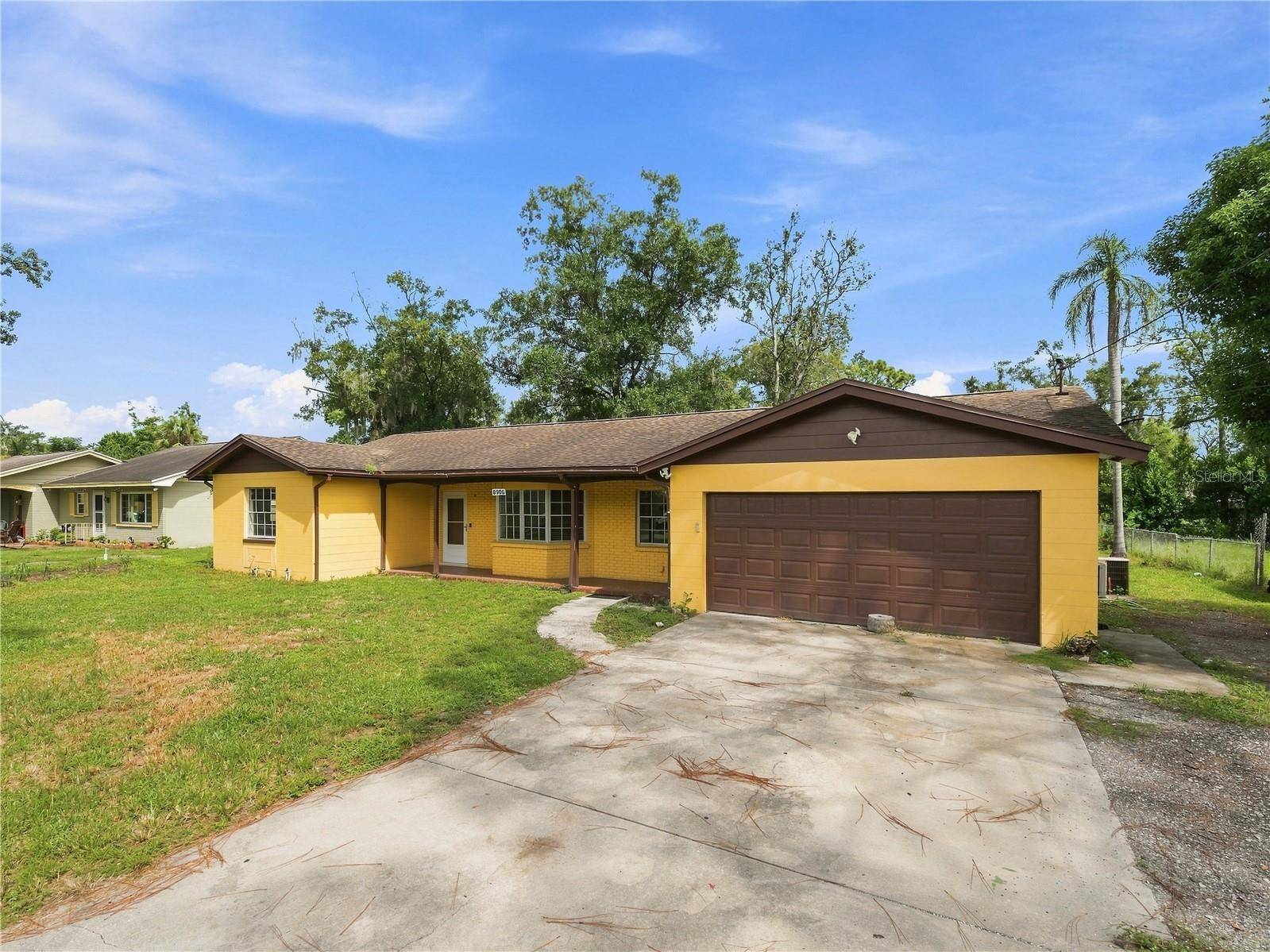 8906 E LANWAY DR, Tampa, FL 33637
