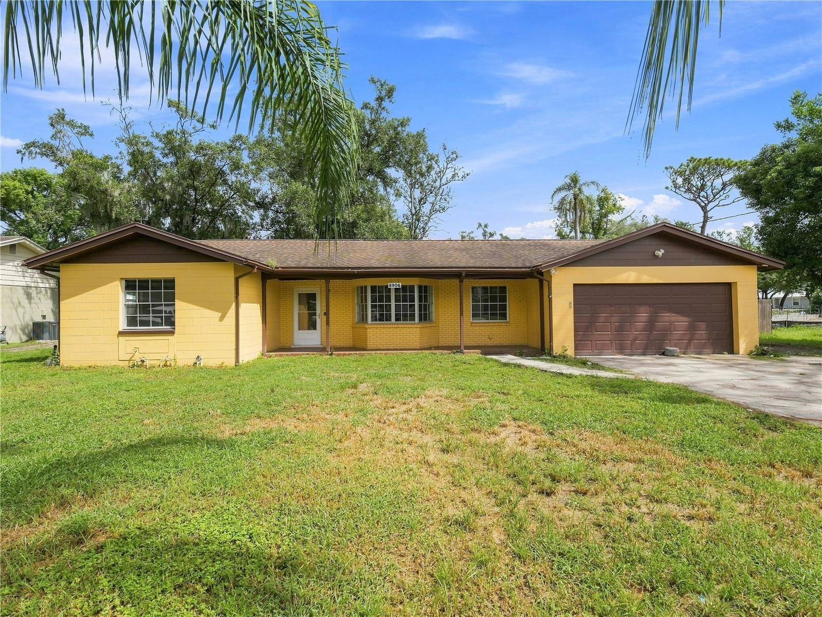 8906 E LANWAY DR, Tampa, FL 33637