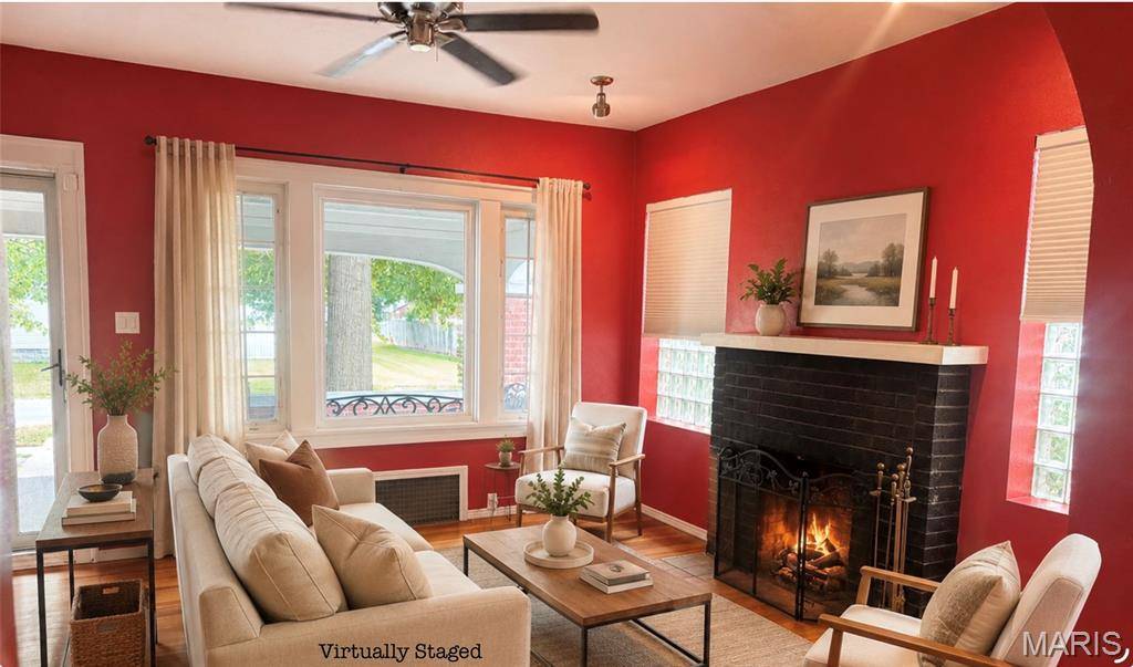 919 W Henry ST, Staunton, IL 62088