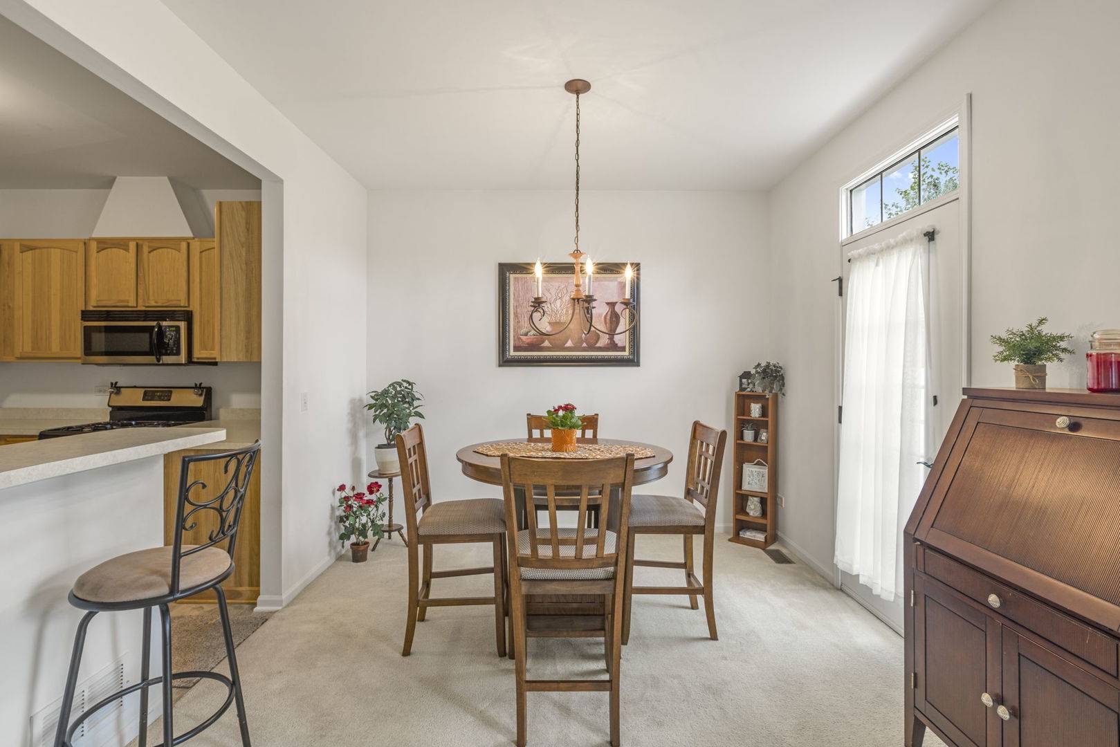 2702 Kendall XING, Mchenry, IL 60051