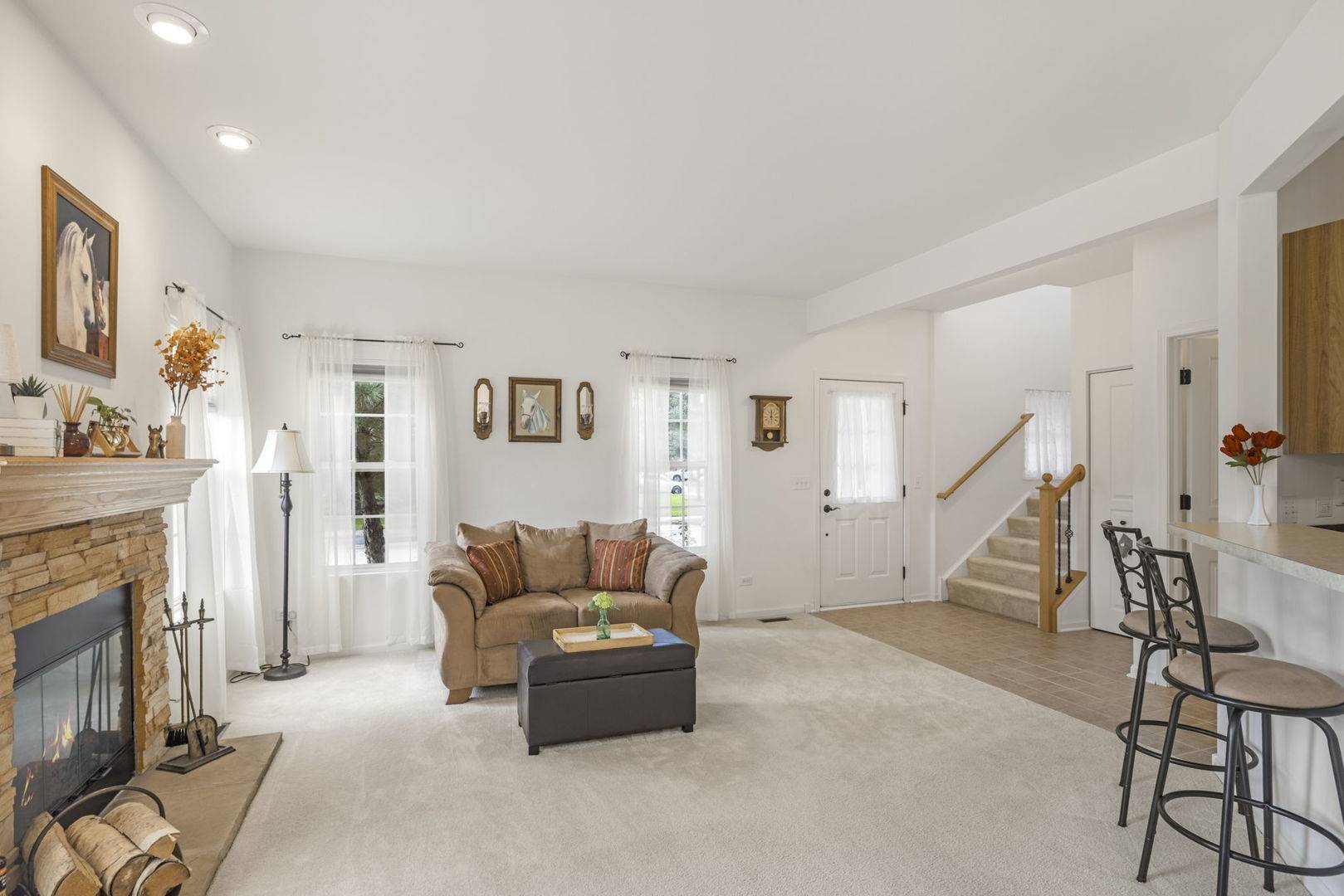 2702 Kendall XING, Mchenry, IL 60051