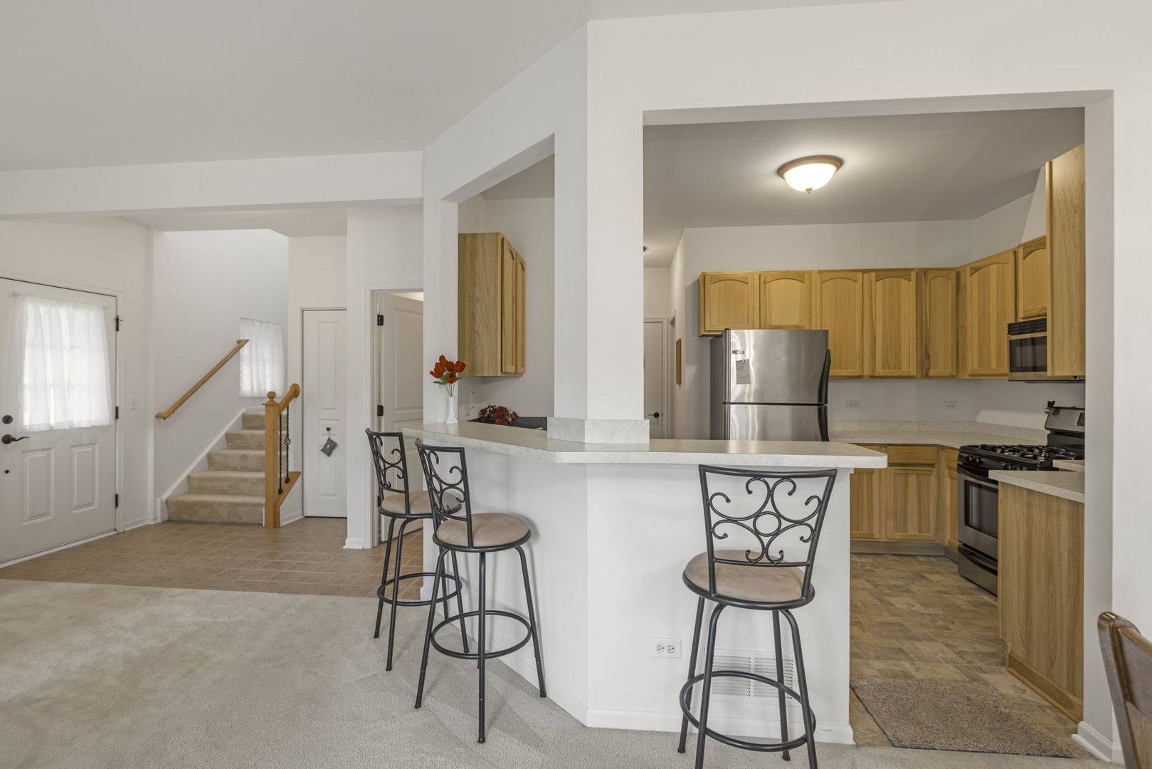2702 Kendall XING, Mchenry, IL 60051