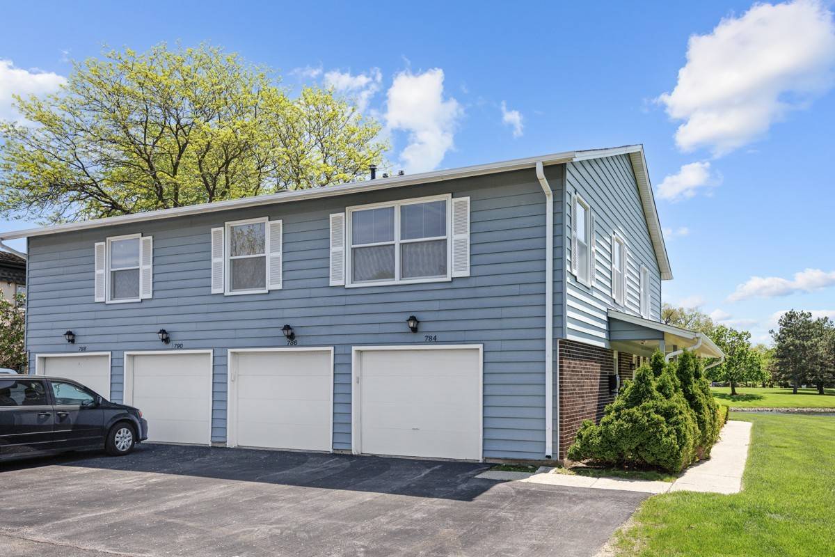 784 Leicester RD #784, Elk Grove Village, IL 60007