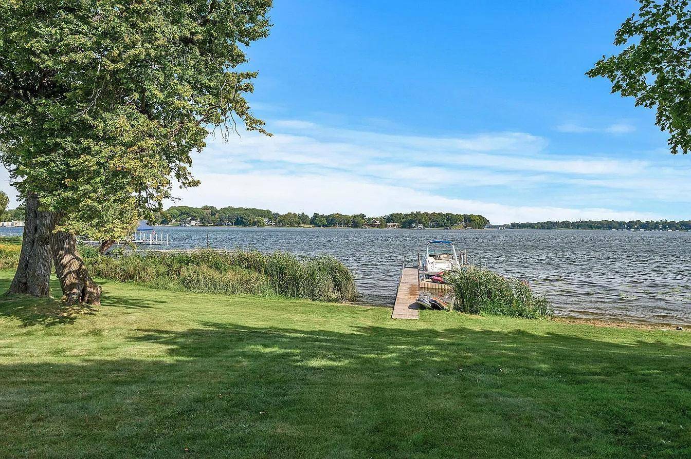 3705 Shore DR N, Wayzata, MN 55391