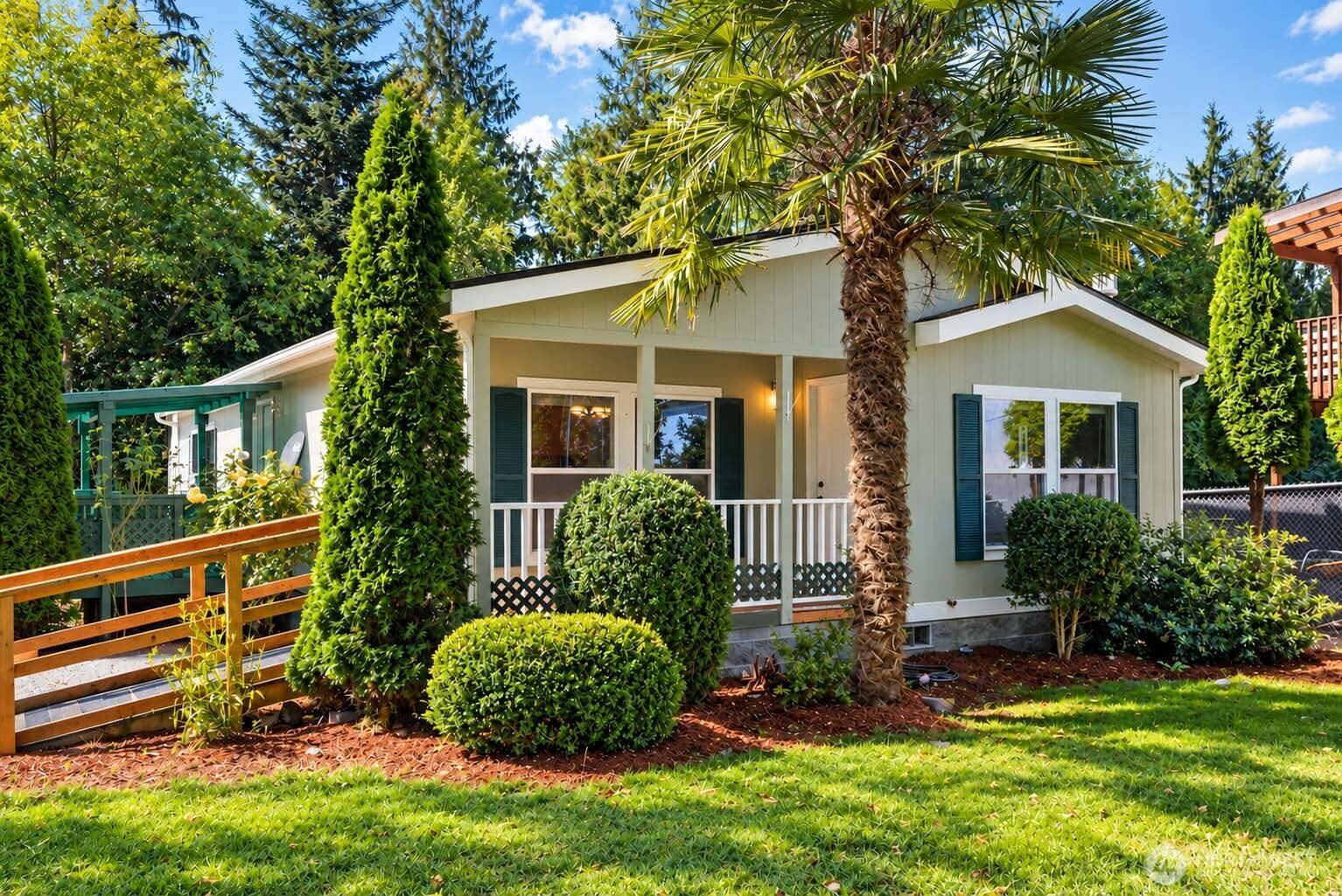 3130 Glacier LN, Camano Island, WA 98282