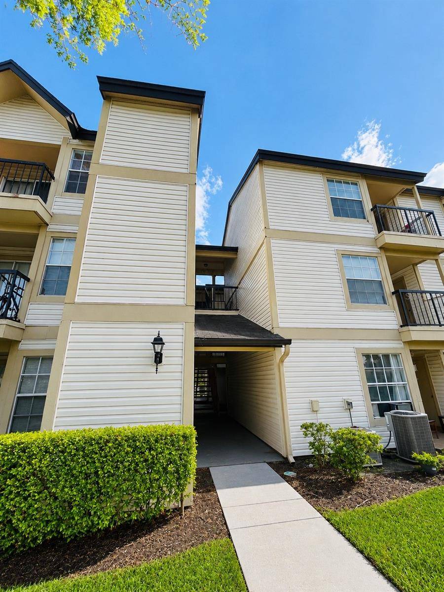 1908 LAKE ATRIUMS CIR #9, Orlando, FL 32839