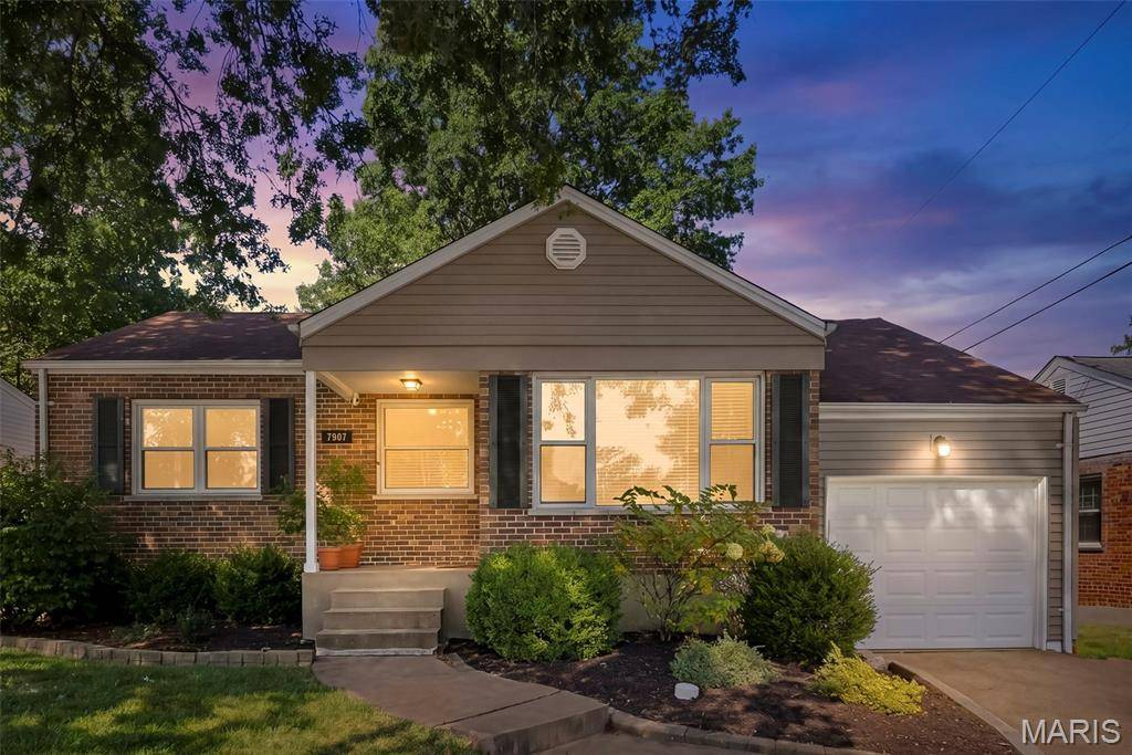 7907 E Yorkshire DR, St Louis, MO 63123