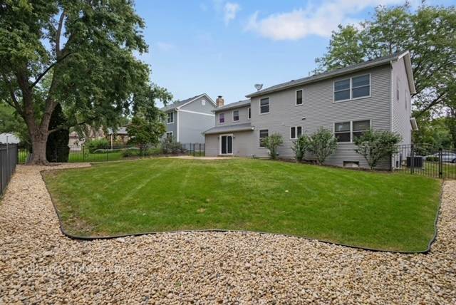 6068 Miller LN, Lisle, IL 60532