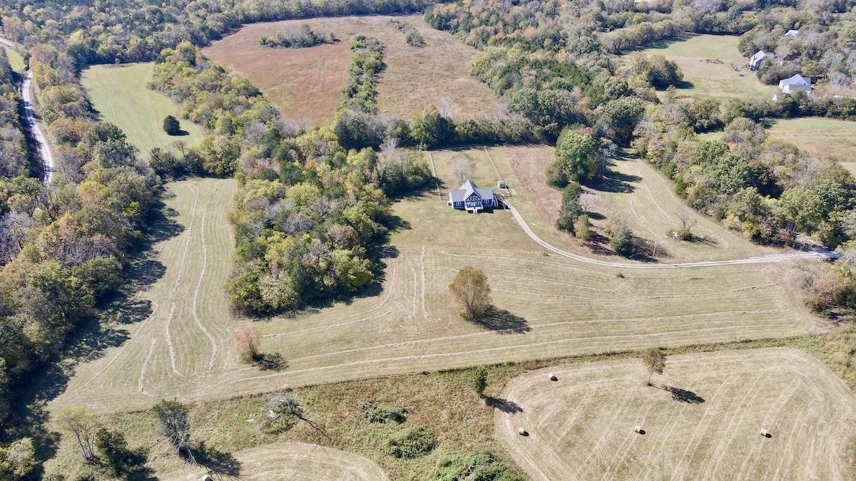 309 Honeybee Trl, Auburntown, TN 37016