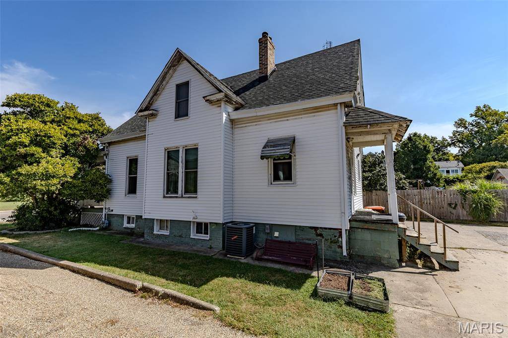 415 E 1st South ST, Carlinville, IL 62626