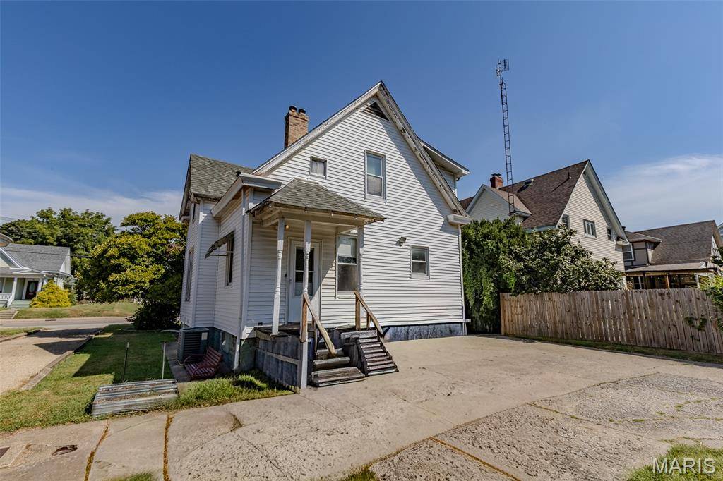 415 E 1st South ST, Carlinville, IL 62626