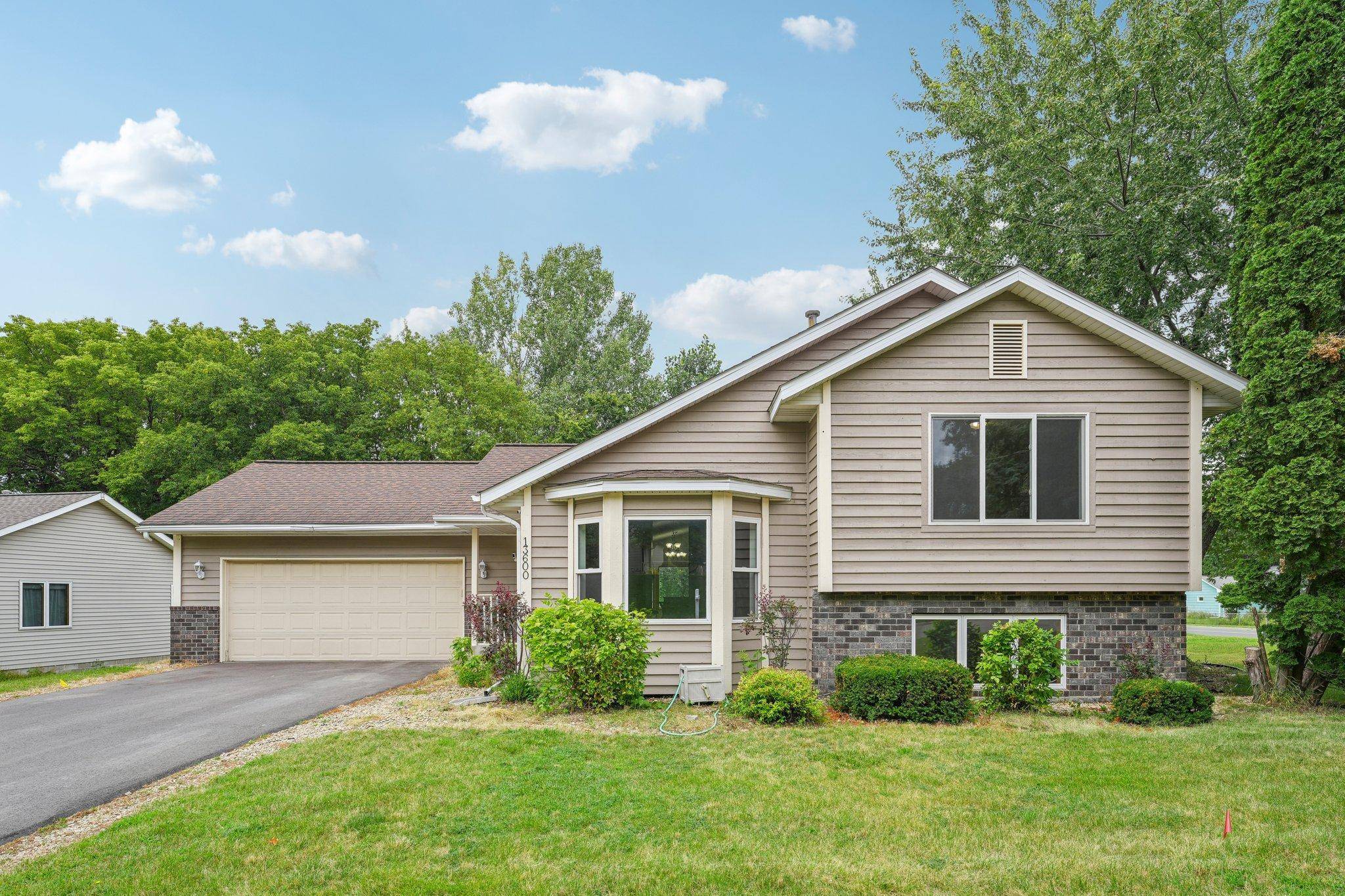 13600 Bryant PL S, Burnsville, MN 55337