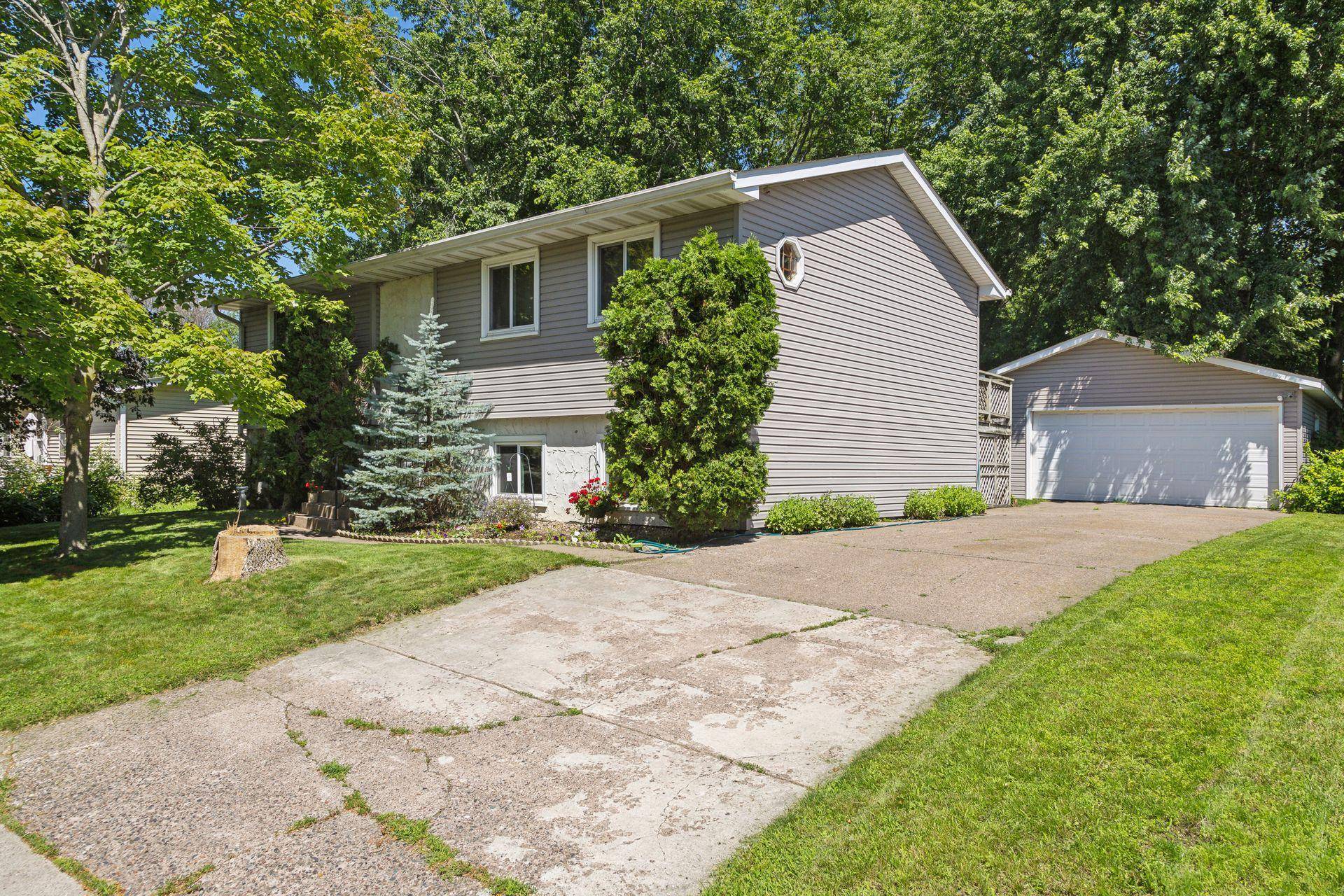 1984 Robin LN N, Centerville, MN 55038