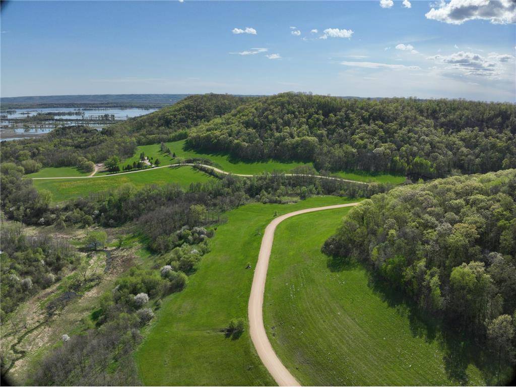 S1520 Shawnee DR, Alma, WI 54610