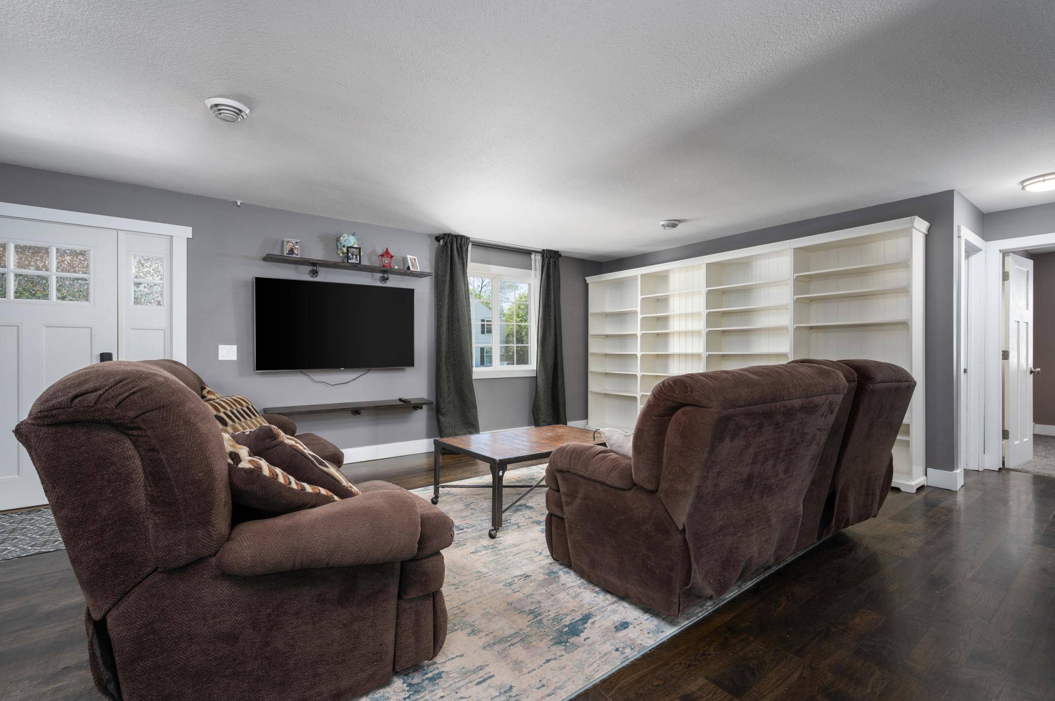 406 NW Lewison ST, Adams, MN 55909