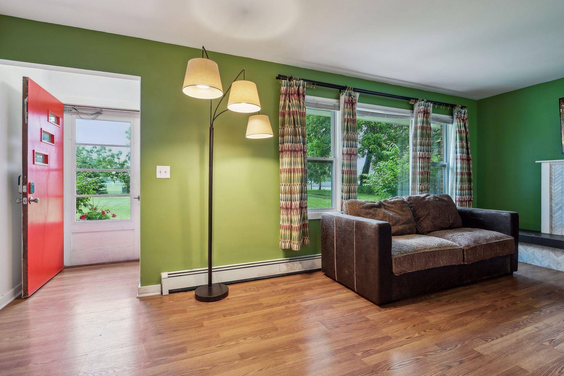 2240 Melody Hill RD, Chanhassen, MN 55331