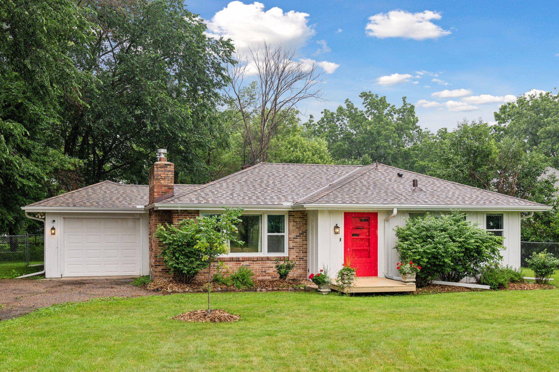 2240 Melody Hill RD, Chanhassen, MN 55331