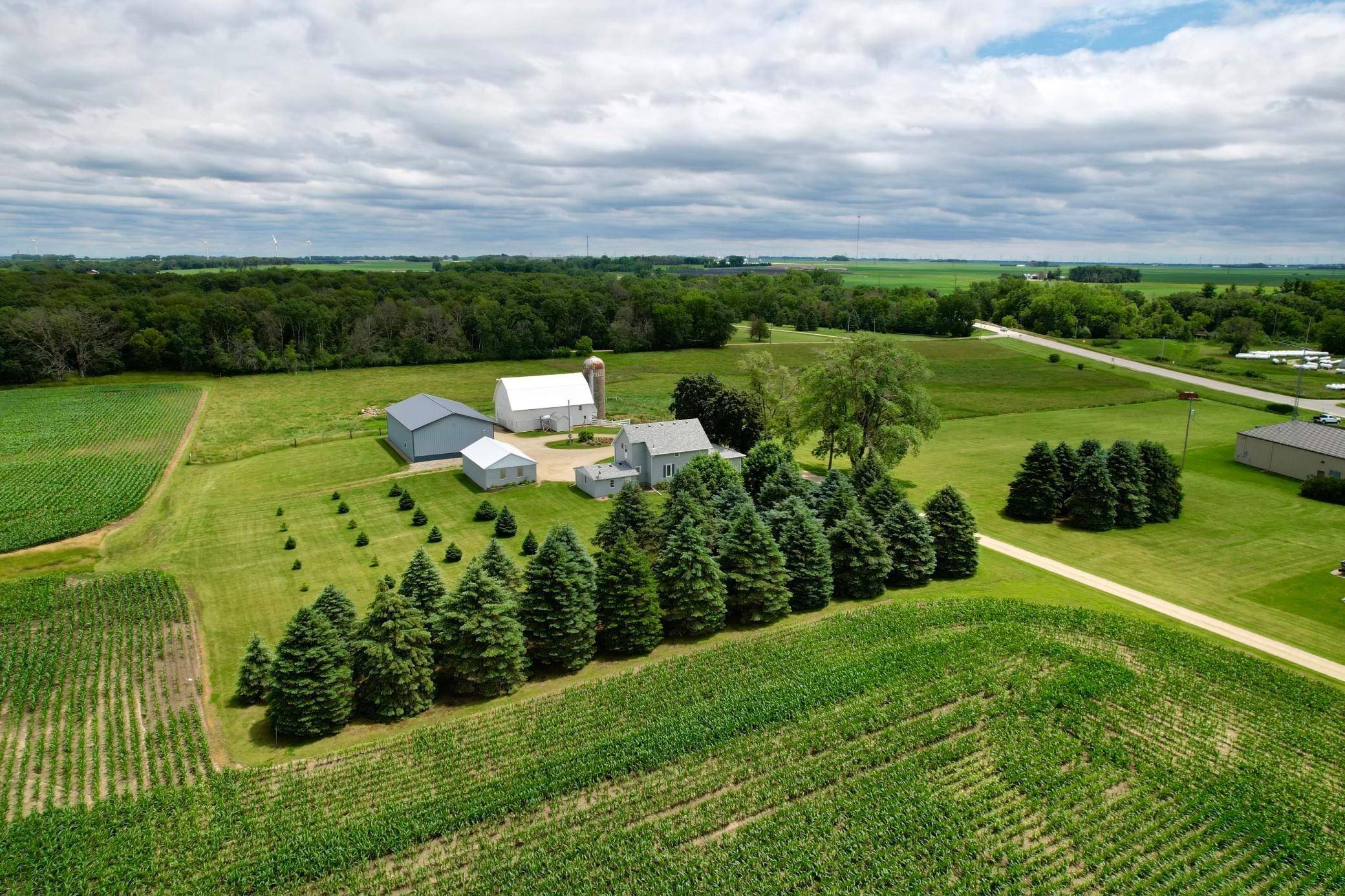 4 Bergen ST E, Adams, MN 55909