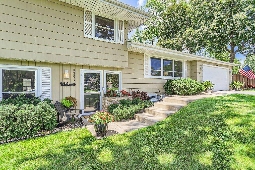 9381 Revere LN N, Maple Grove, MN 55369