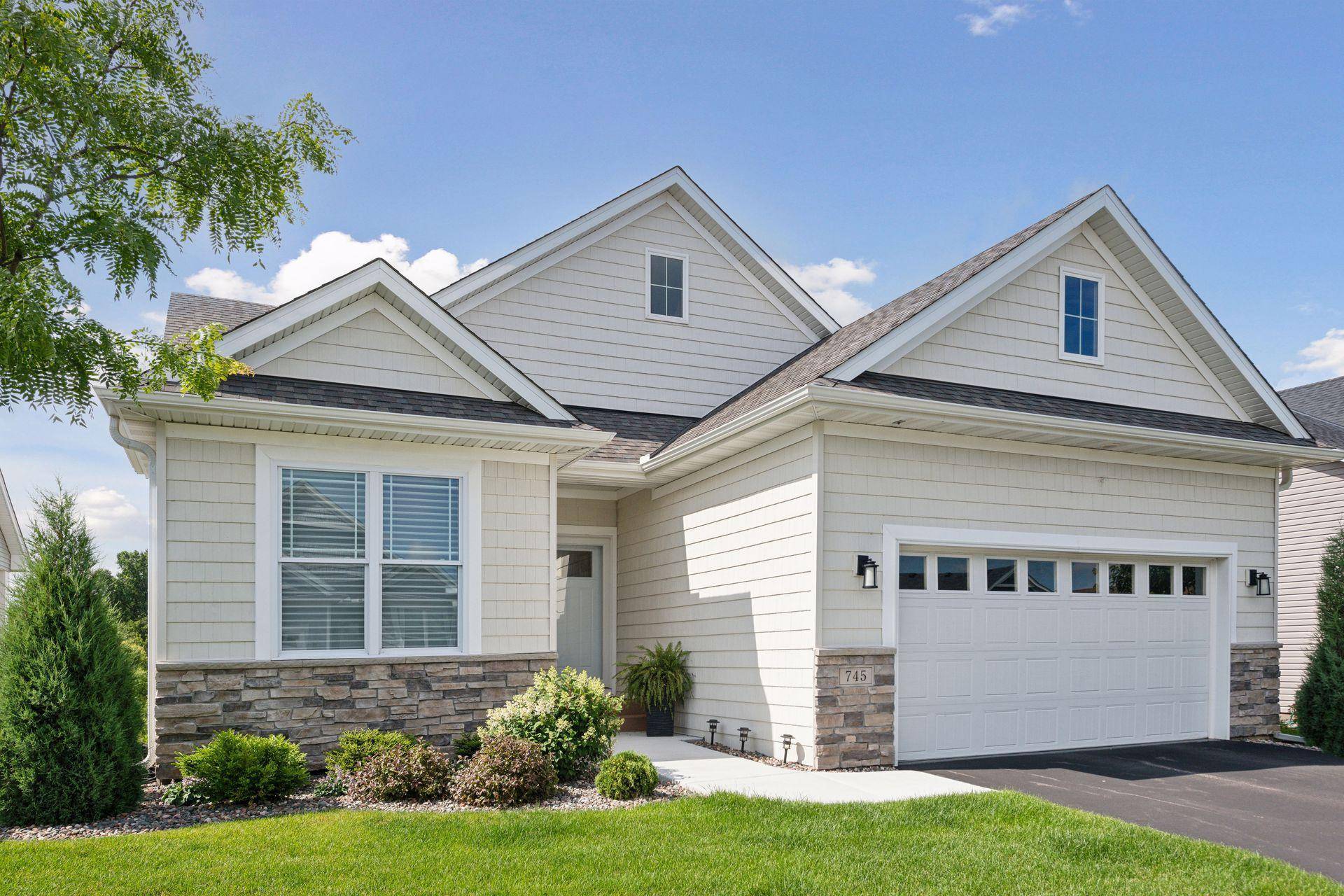 745 Crossroads CT, Chanhassen, MN 55317