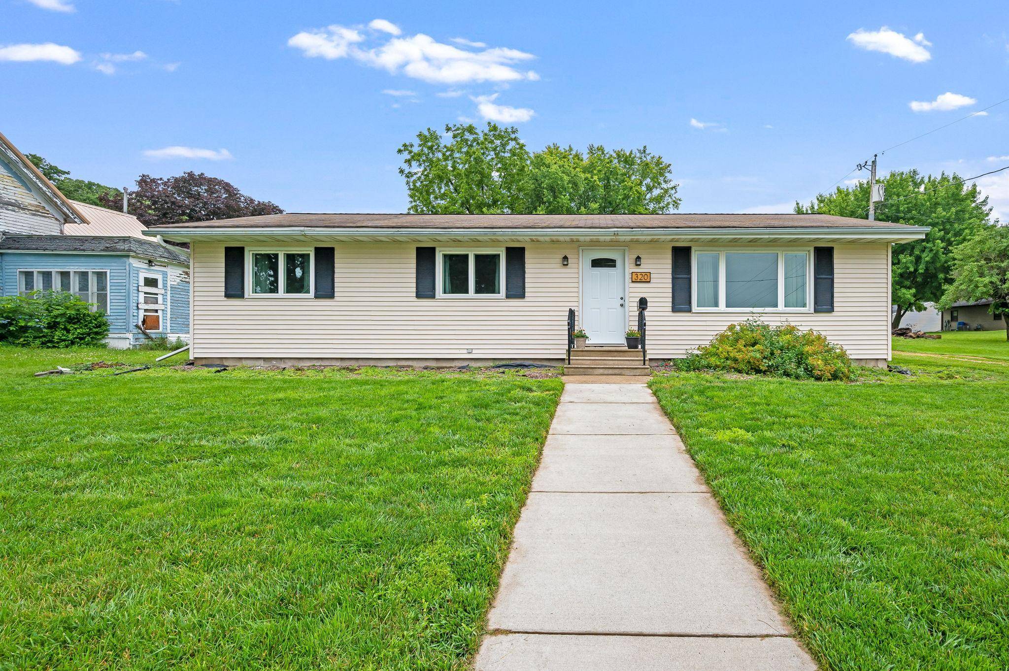 320 N Sailor ST, Blue Earth, MN 56013