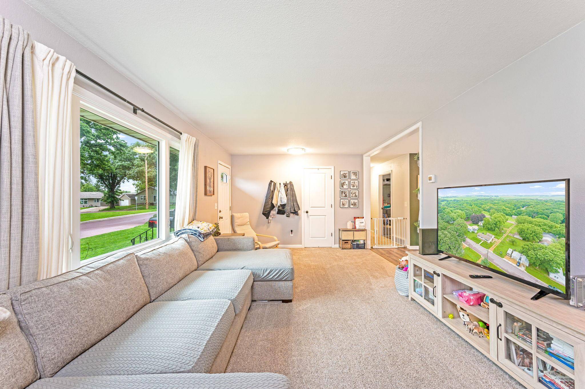 320 N Sailor ST, Blue Earth, MN 56013