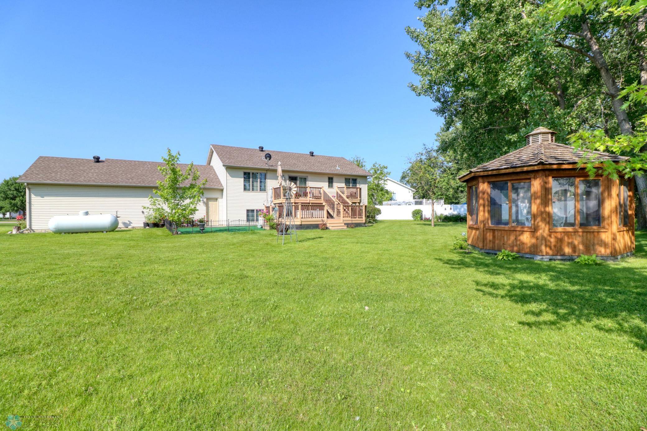 404 12th ST SE, Barnesville, MN 56514