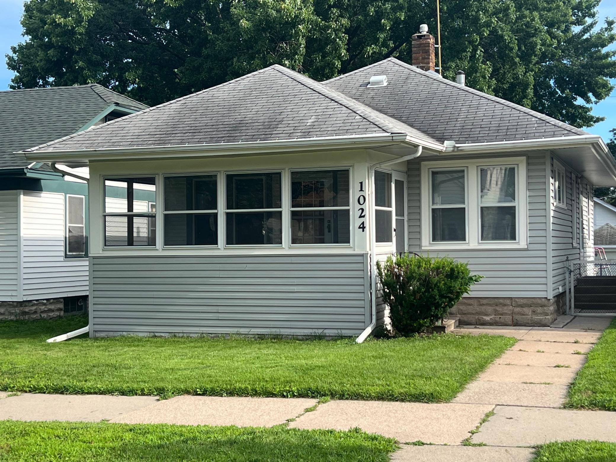 1024 Charles AVE, Saint Paul, MN 55104