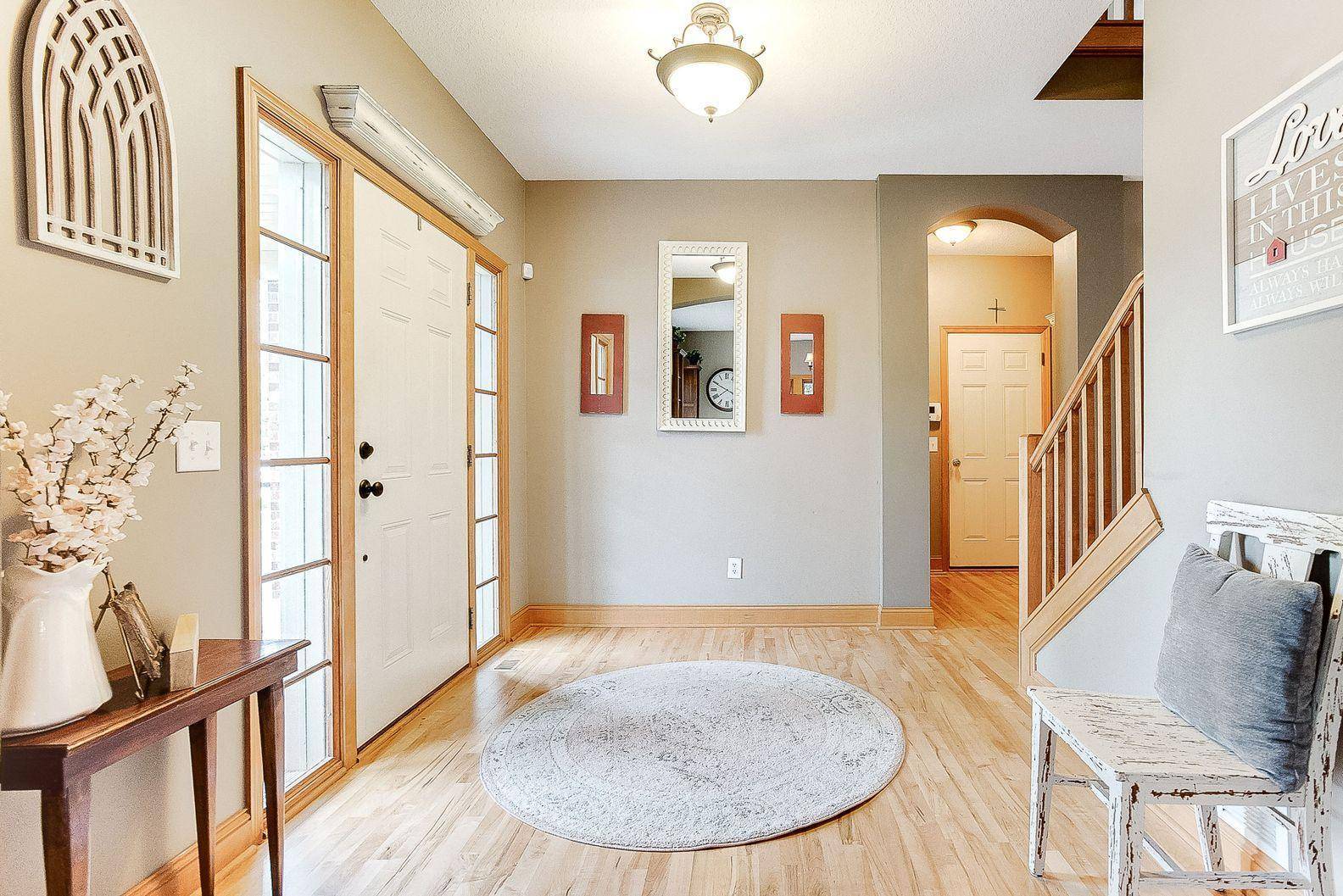 1009 Overlook DR, Carver, MN 55315