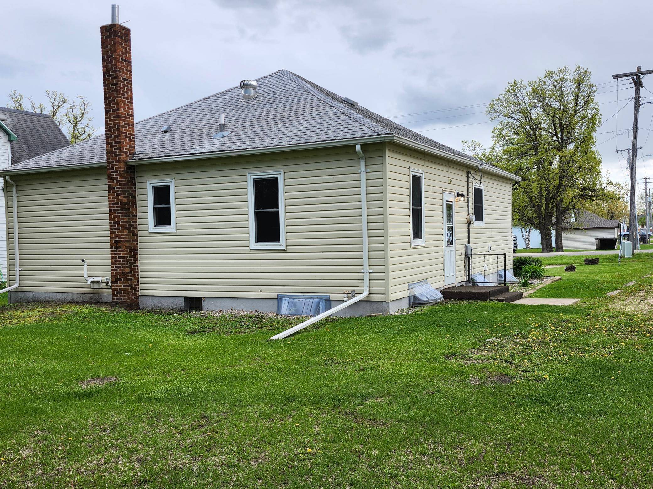105 Atlantic AVE E, Badger, MN 56714