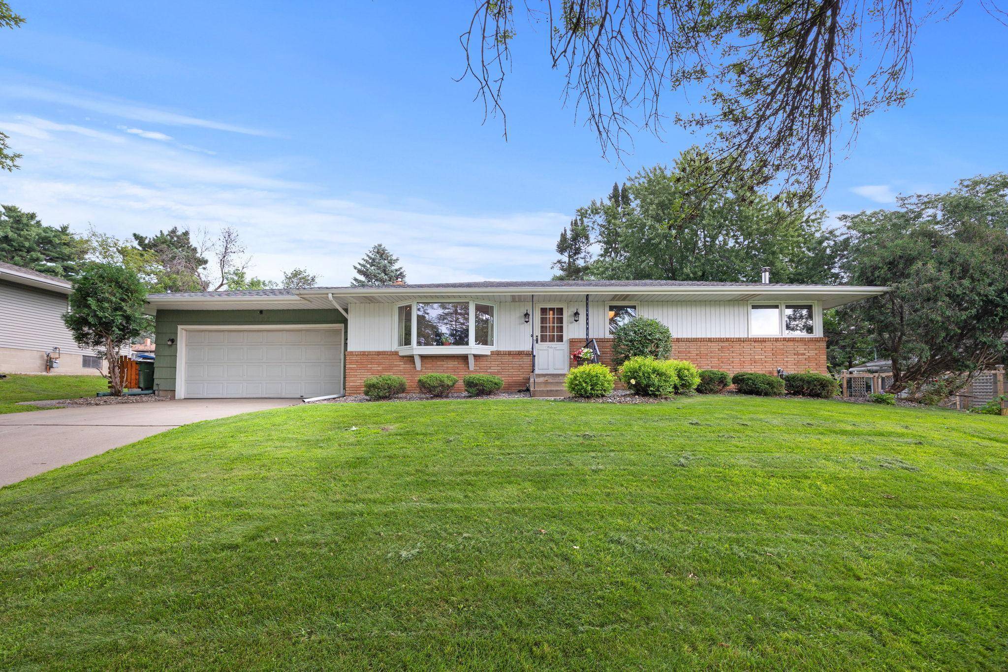2108 Western AVE N, Roseville, MN 55113